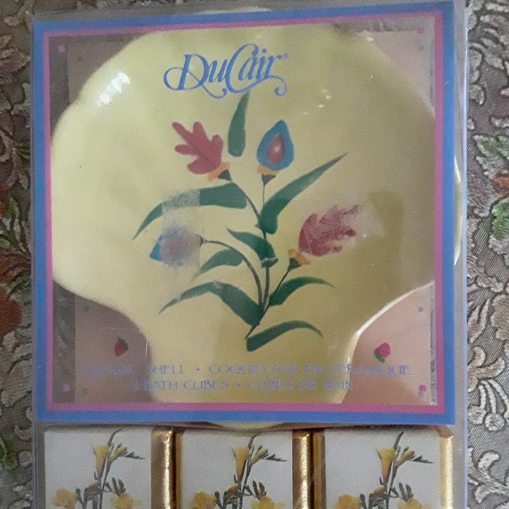 Vintage DuCair Ceramic Seashell Shaped Soap Dish with Bath Cubes -NIB